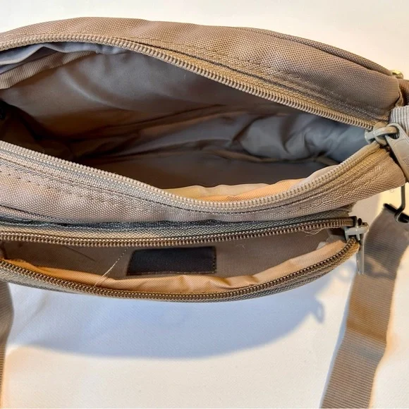Vintage Retro Action Bags Tan Hiking Water Resistant - Picture 6 of 8
